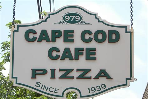 Cape cod cafe - BRIDGEWATER 220 Winter St. Bridgewater, MA capecodcafe.com • (508) 697-3077 SALADS All salads come with our homemade Greek dressing unless otherwise specified. Choose from: parmesan & peppercorn | bleu cheese | caesar | ranch | honey mustard